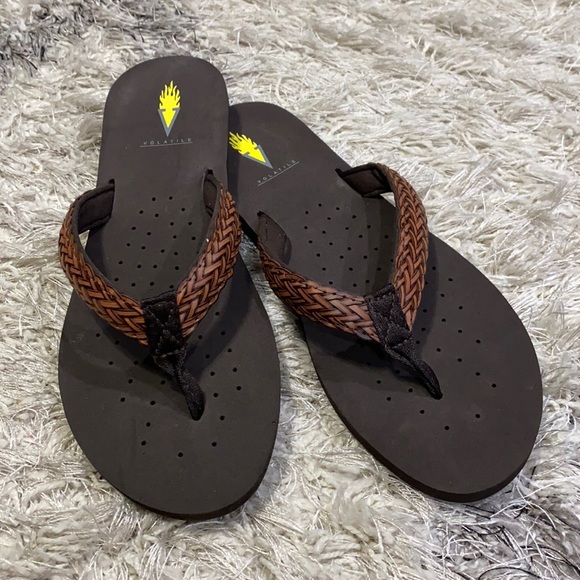 Volatile flip flops brown sz 9